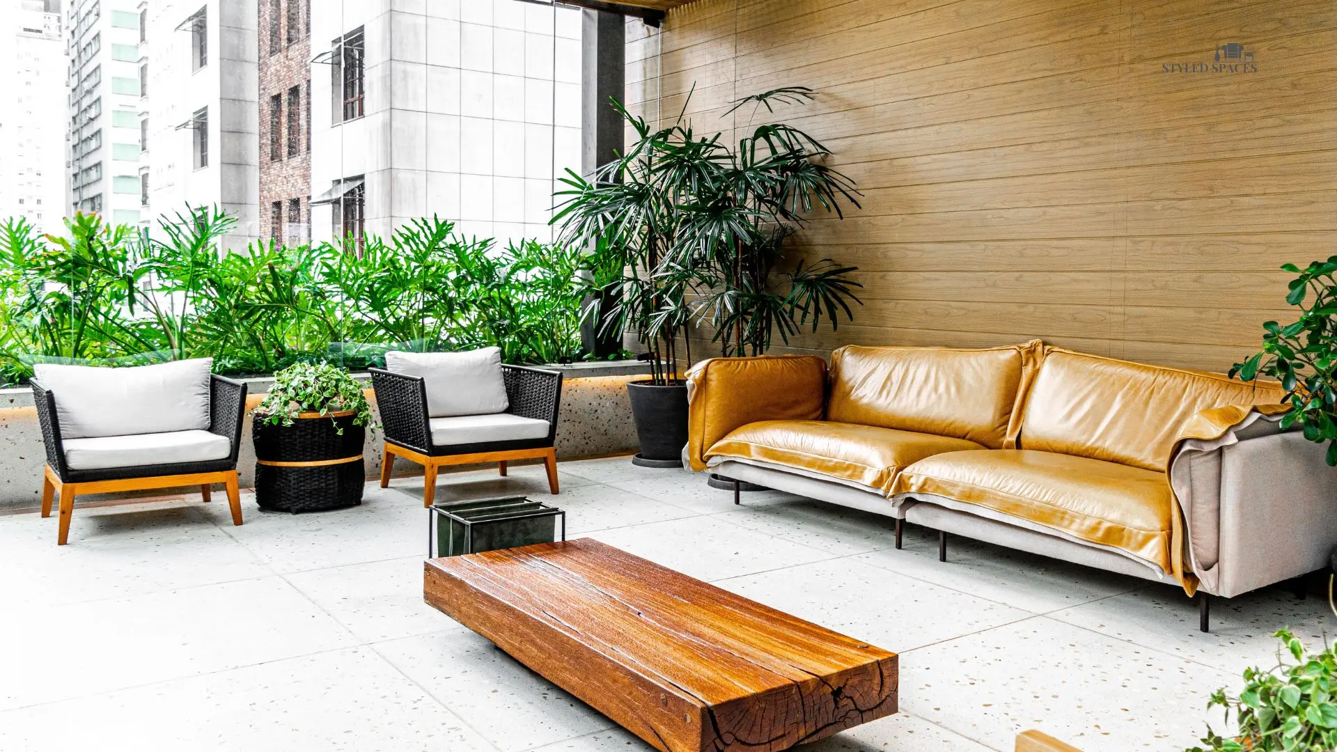 Shop outdoor dining